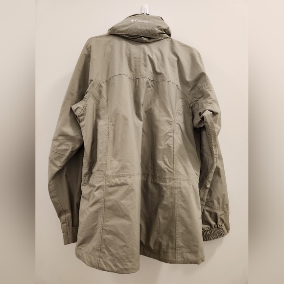 EUC Columbia Omni Tech Packable Hiking Jacket - Picture 2 of 4